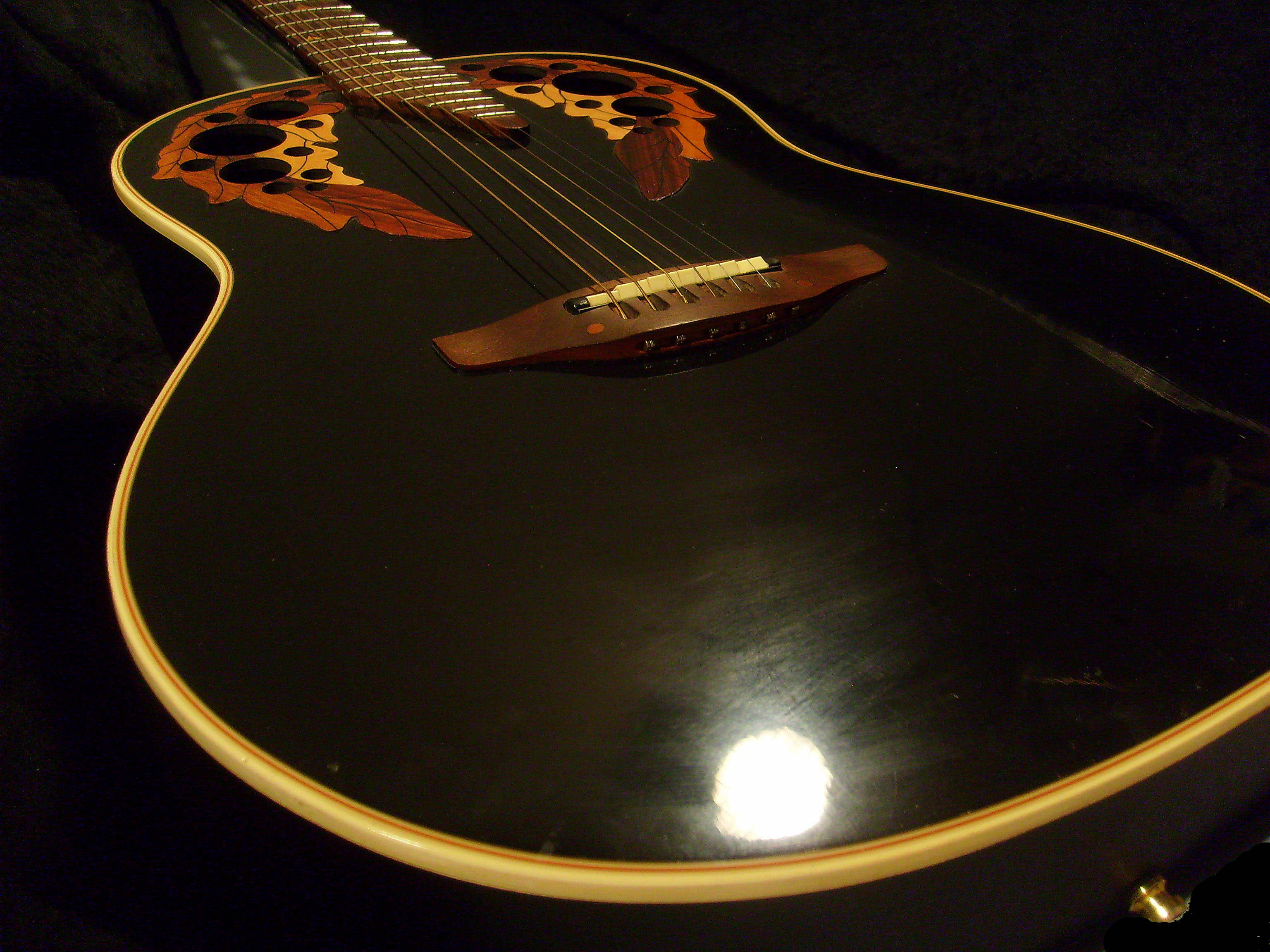 img/vintage/998/Ovation_M-Modell_Elite_1977_black_body front 4.jpg